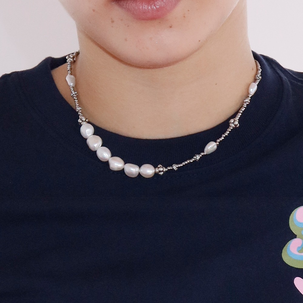 Pearl / Vintage Wonky Necklace / Silver