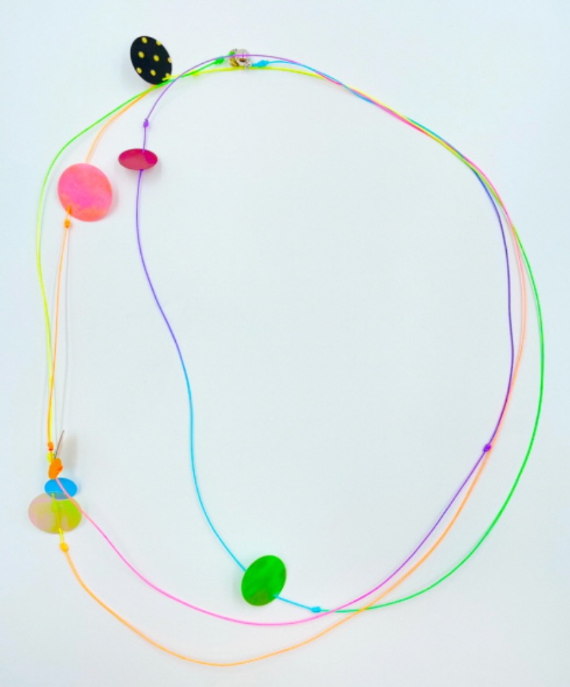 Weave / Juggling necklace / Neon